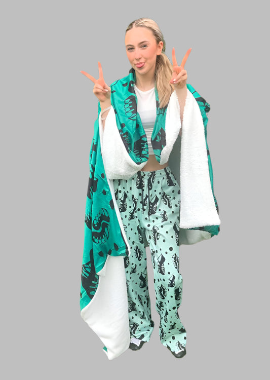 Hooded blanket With Soft Fleece LiningHooded BlanketCustom Throw Blanket,Dance Bedroom,Dance Bedroom Decor,Feis Gift,Gift for Irish Dancer,Hooded blanket With Soft Fleece Lining,Hoodie Blanket,Ireland Dance Bedroom,Ireland Dance Blanket,Ireland Dance Thro