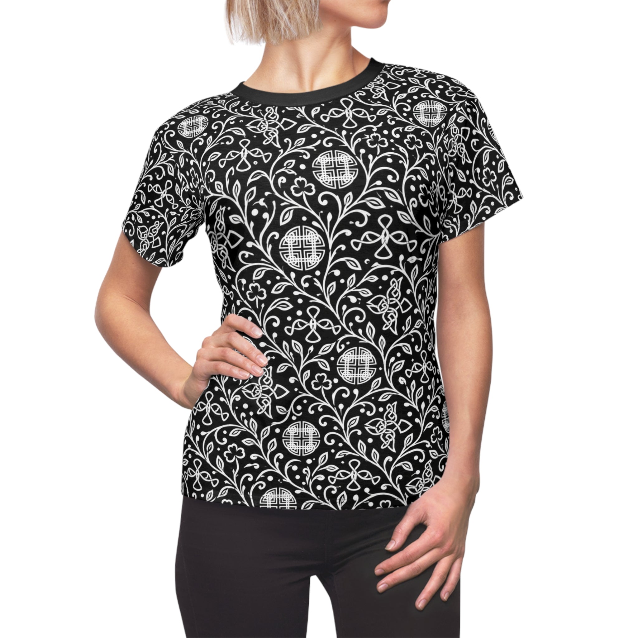 Foy Women's Black and White Floral Knot Pattern T-Shirt
