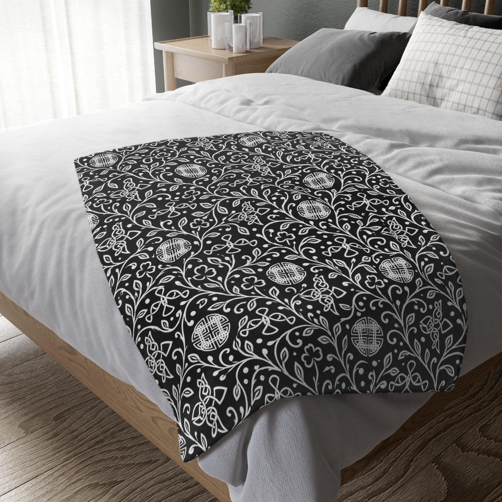 Foy Knot Patterned Velveteen Blanket